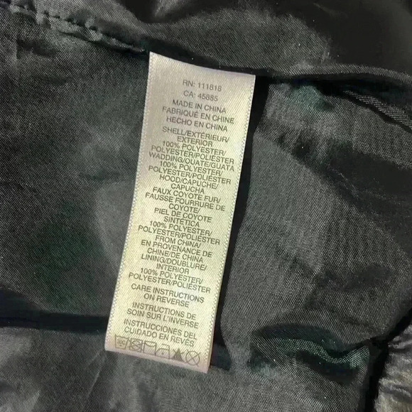 Michael Kors black crocodile embossed,‎ full zip puffer vest. Women’s size P/L - Picture 10 of 10